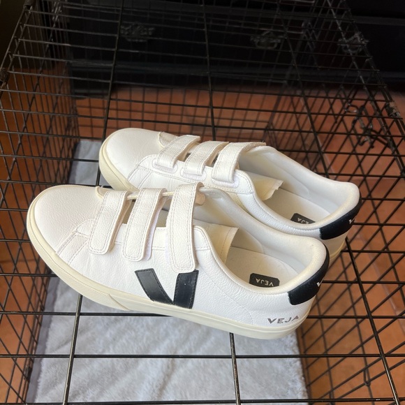 Veja Velcro Sneakers - Picture 6 of 8